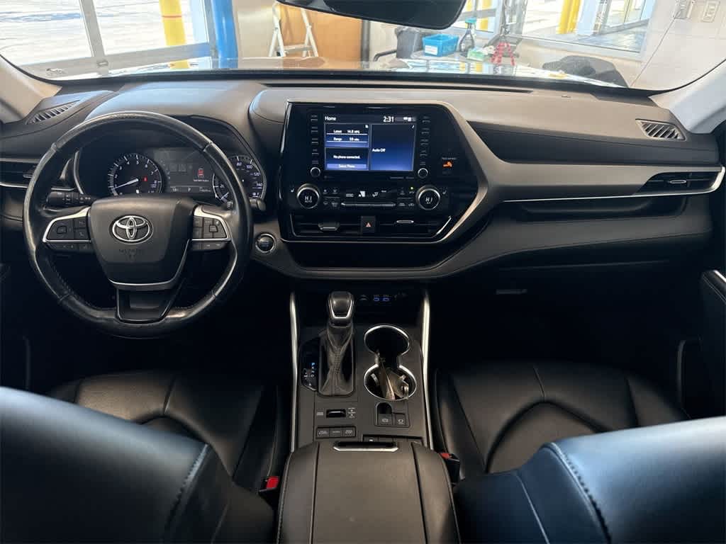 Thumbnail: 2022 Toyota Highlander - 16