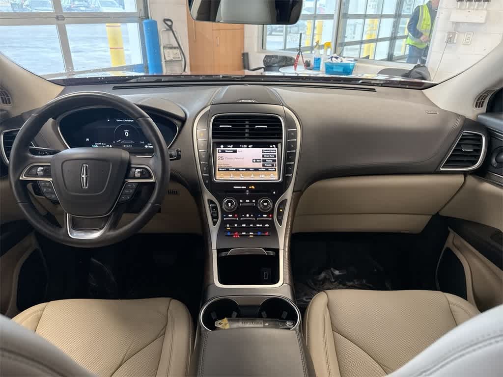 Thumbnail: 2019 Lincoln Nautilus - 16