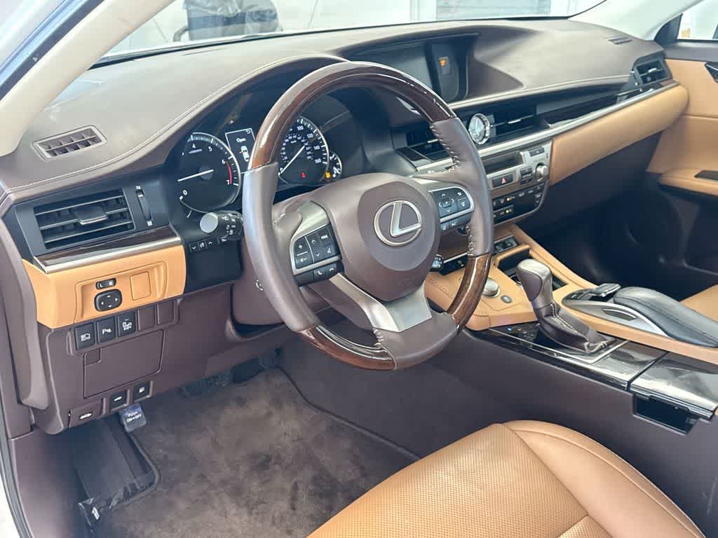 Thumbnail: 2018 Lexus ES - 12