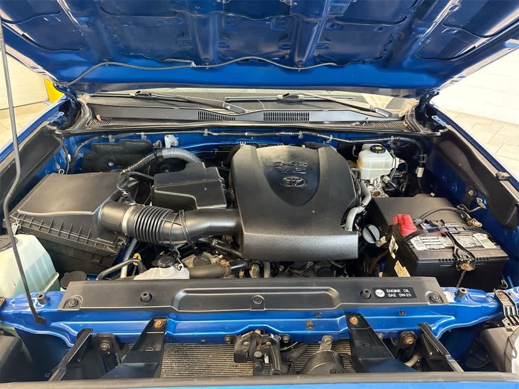 Thumbnail: 2017 Toyota Tacoma - 15