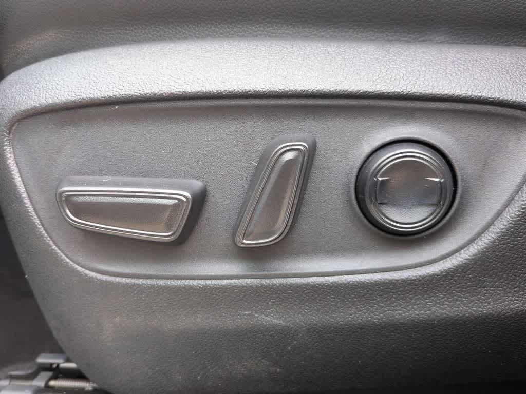 Thumbnail: 2020 Toyota Highlander - 17