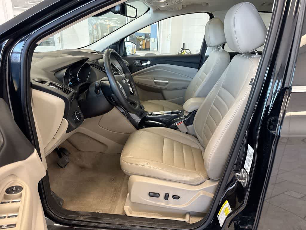 Thumbnail: 2015 Ford Escape - 18