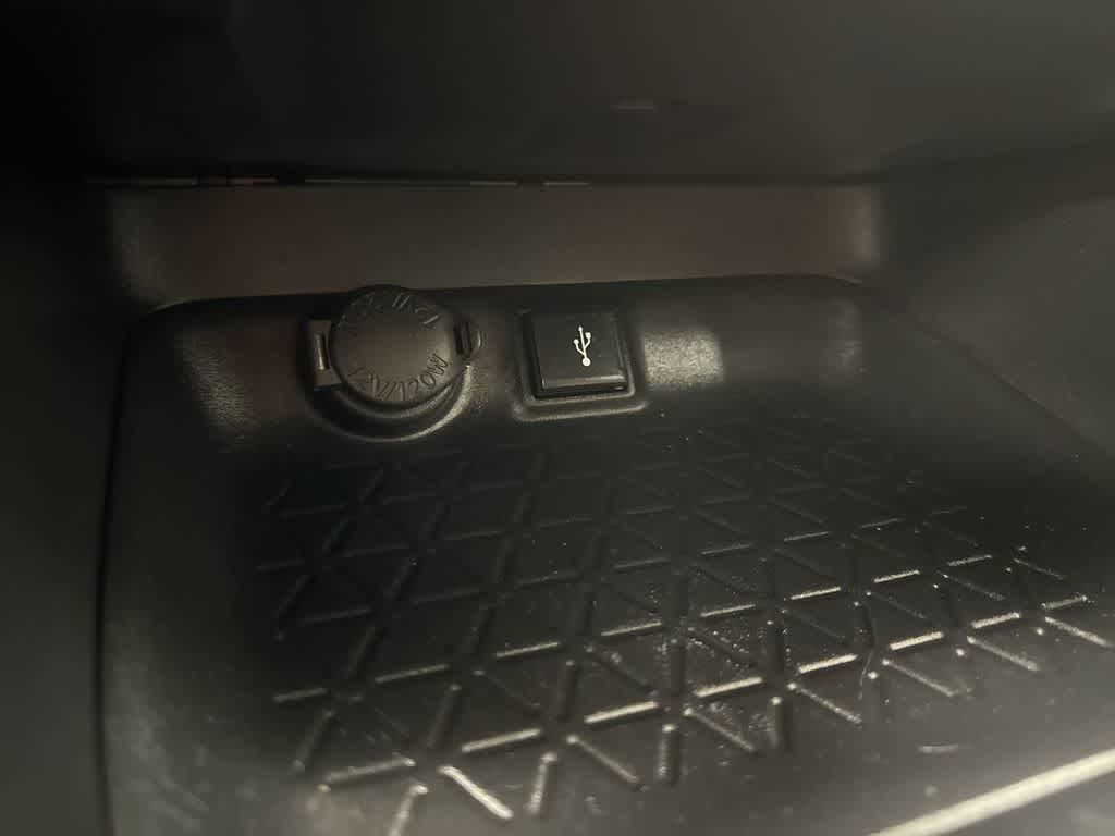 Thumbnail: 2022 Toyota RAV4 - 33