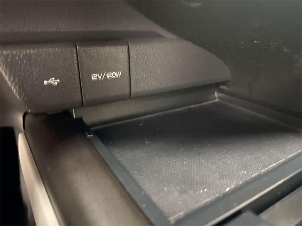 Thumbnail: 2022 Toyota Camry - 32