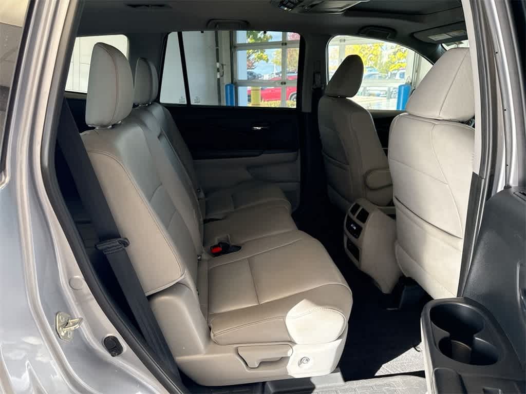 Thumbnail: 2017 Honda Pilot - 22