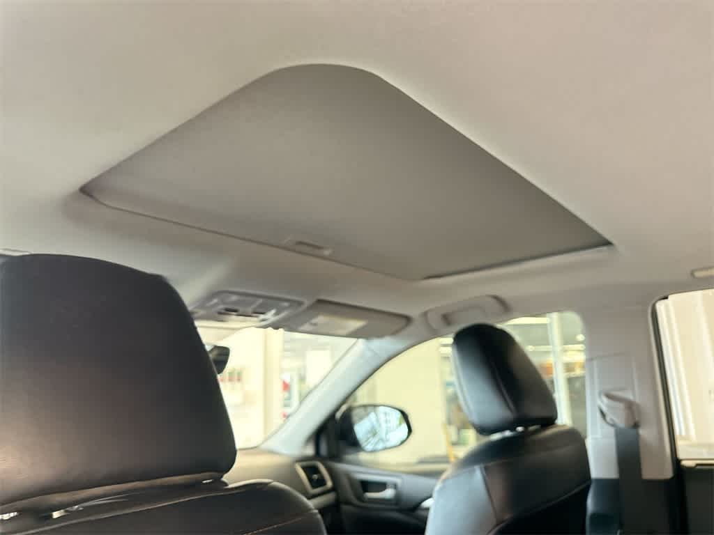 Thumbnail: 2019 Toyota Highlander - 20