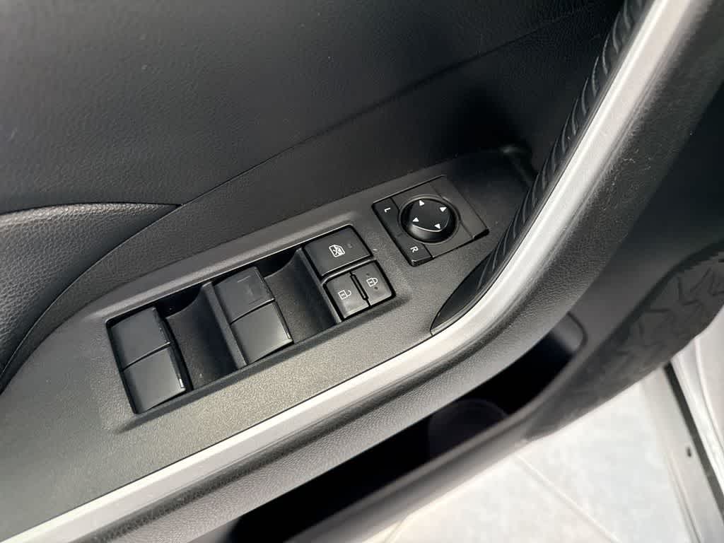 Thumbnail: 2020 Toyota RAV4 - 19