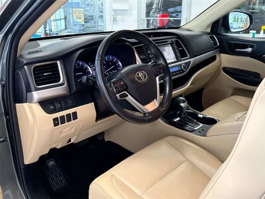 Thumbnail: 2019 Toyota Highlander - 10