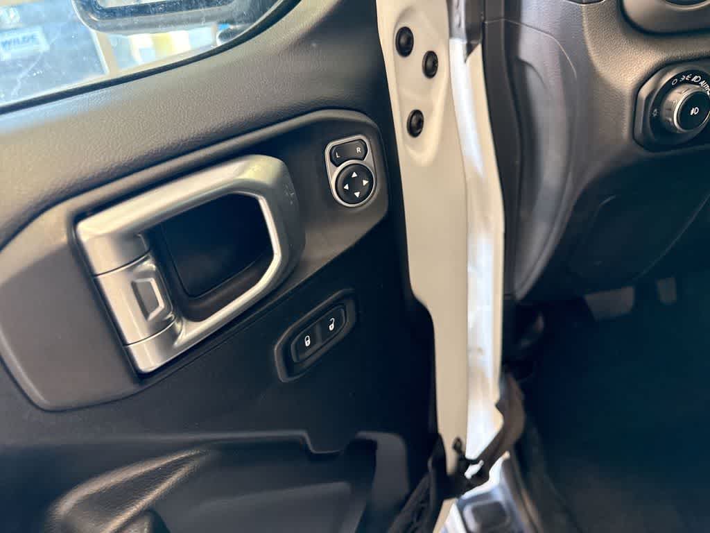 Thumbnail: 2019 Jeep Wrangler - 16