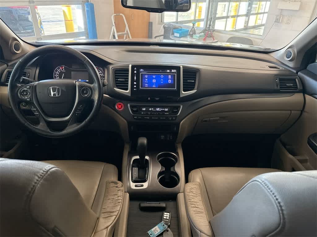 Thumbnail: 2017 Honda Pilot - 15