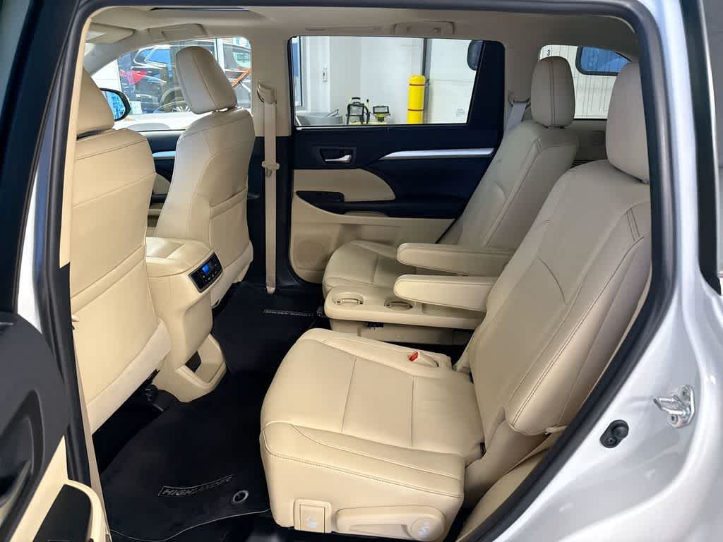 Thumbnail: 2019 Toyota Highlander - 23