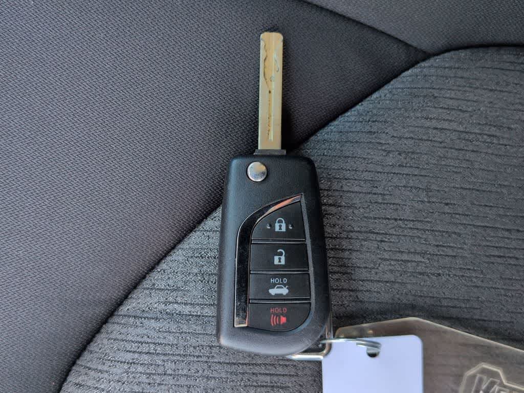 2021 Toyota Camry LE - Photo 35
