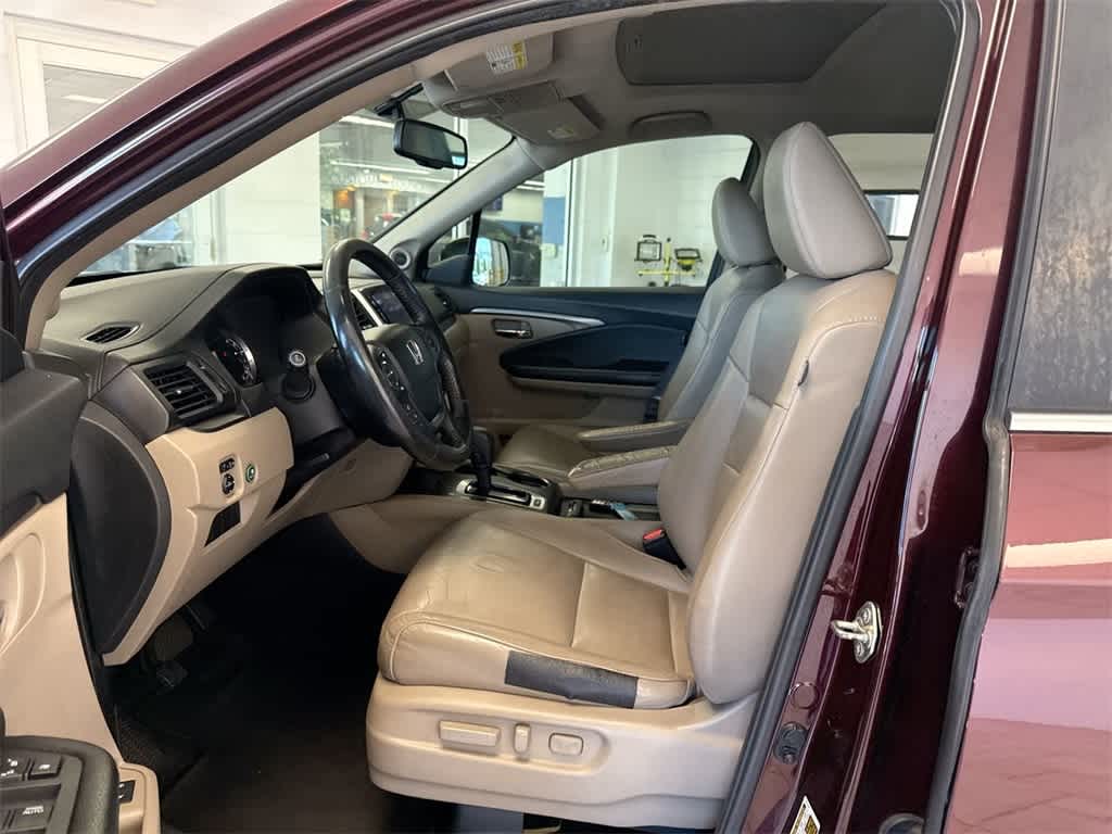 Thumbnail: 2017 Honda Pilot - 16