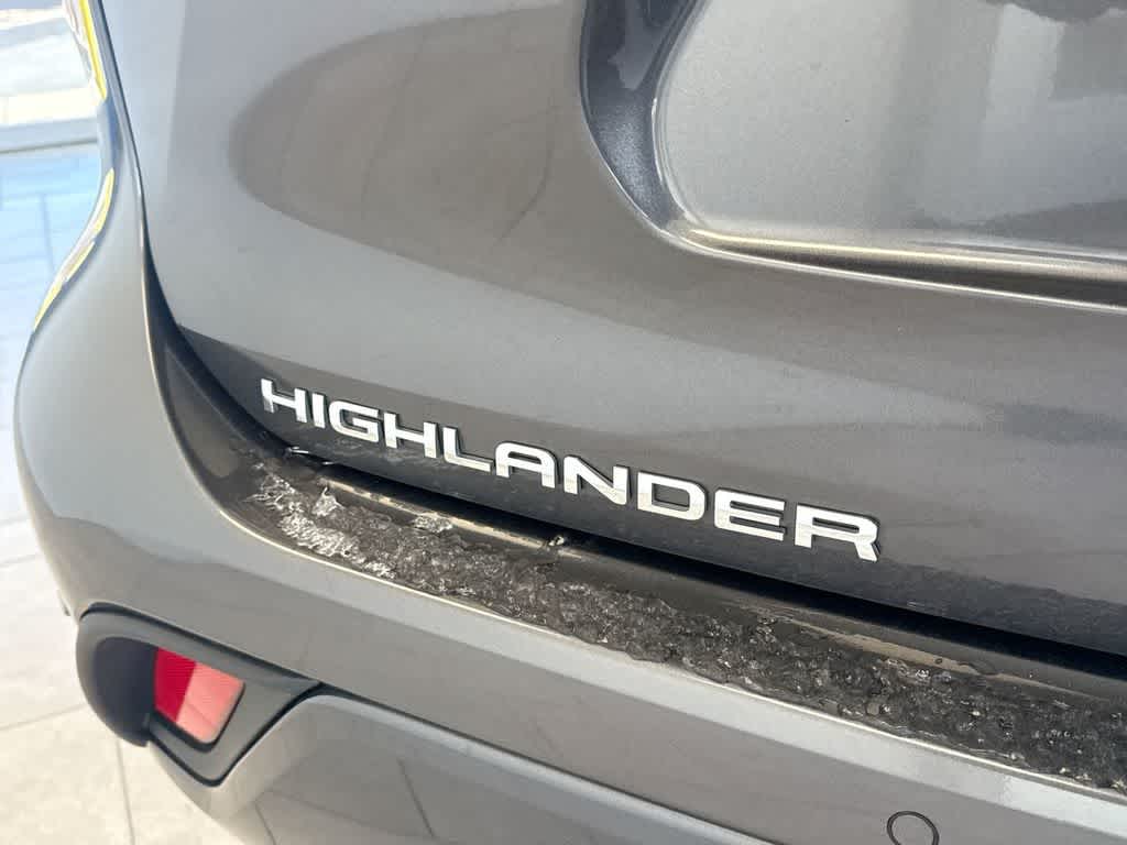Thumbnail: 2023 Toyota Highlander - 13