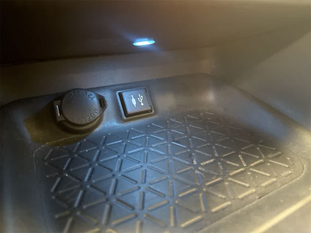 Thumbnail: 2019 Toyota RAV4 - 32