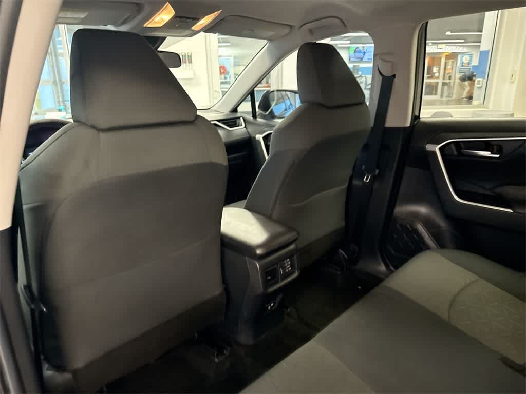 Thumbnail: 2021 Toyota RAV4 - 19