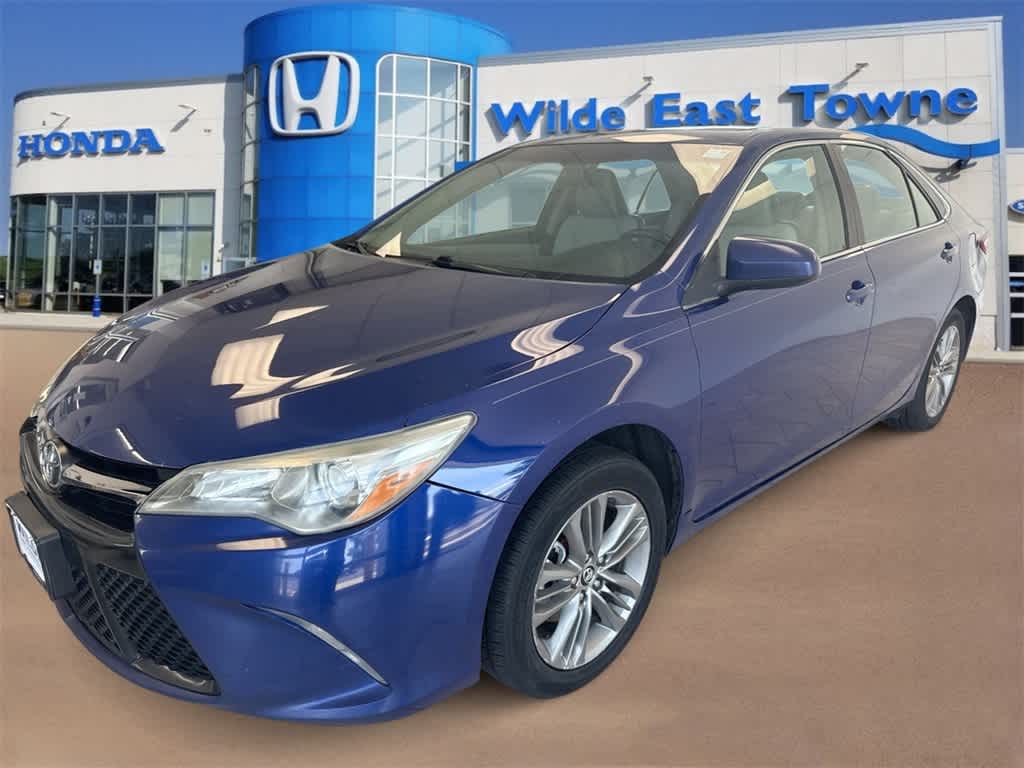 2015 Toyota Camry SE -
                  Madison, WI