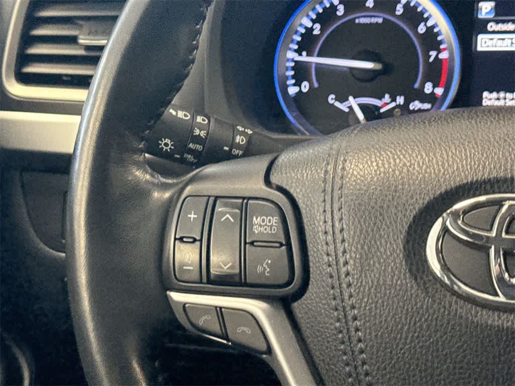 Thumbnail: 2018 Toyota Highlander - 27