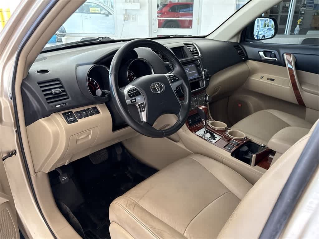 Thumbnail: 2013 Toyota Highlander - 10