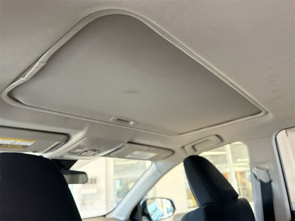 Thumbnail: 2017 Toyota RAV4 - 20