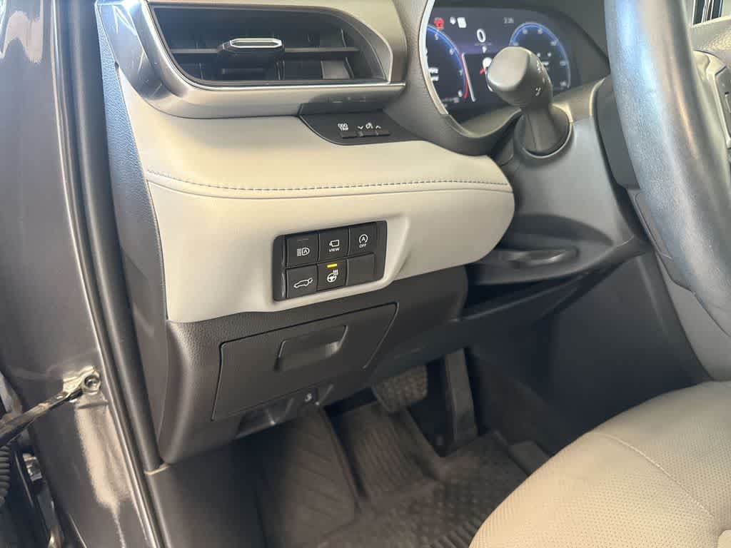 Thumbnail: 2023 Toyota Highlander - 38