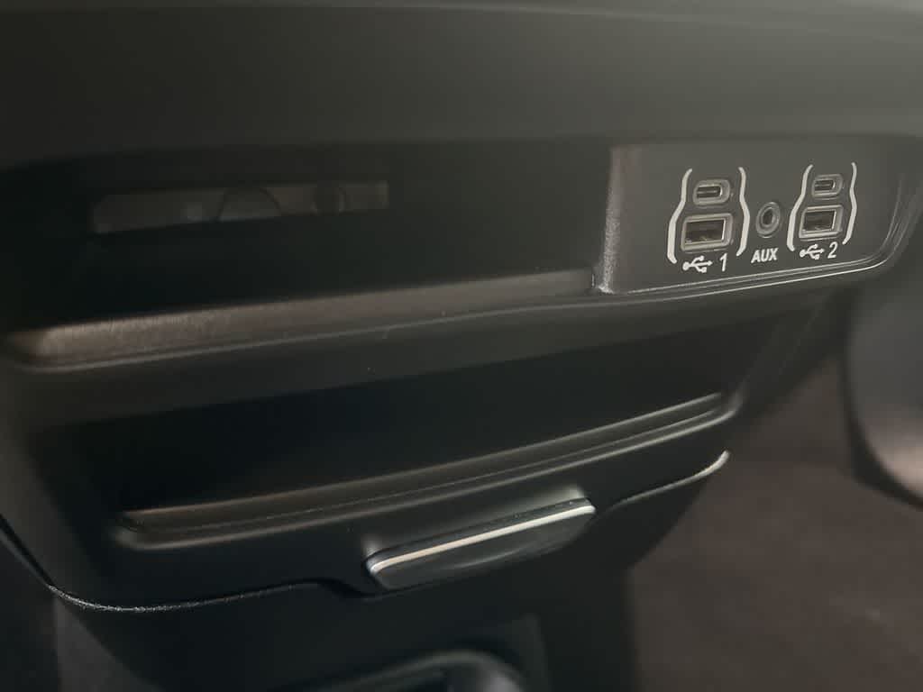 Thumbnail: 2025 Chrysler Pacifica - 33