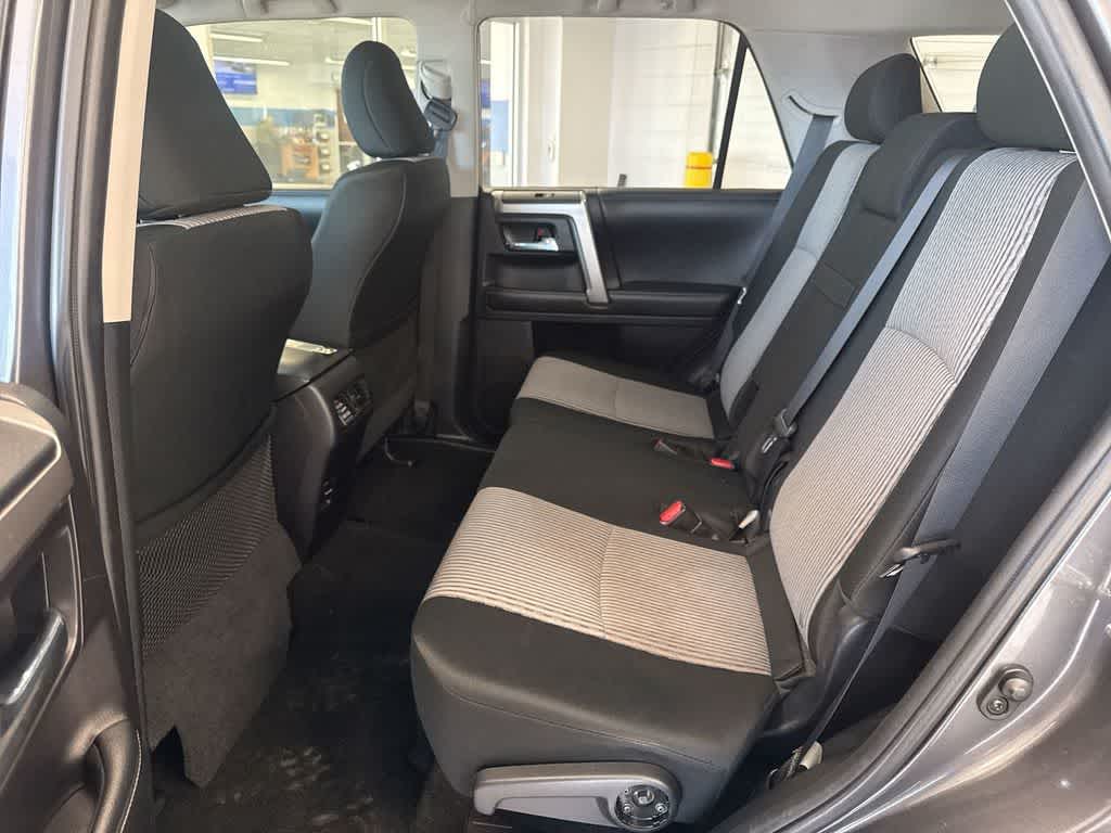 Thumbnail: 2015 Toyota 4Runner - 21