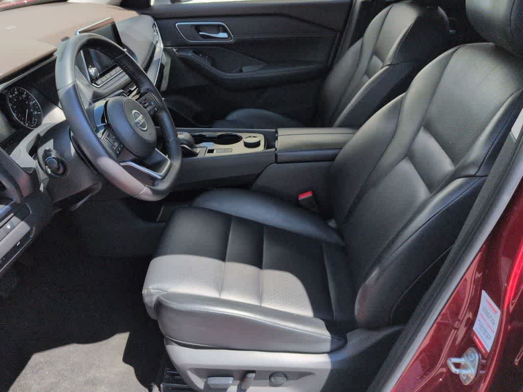 Thumbnail: 2021 Nissan Rogue - 16