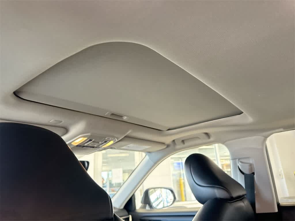 Thumbnail: 2022 Toyota Highlander - 20