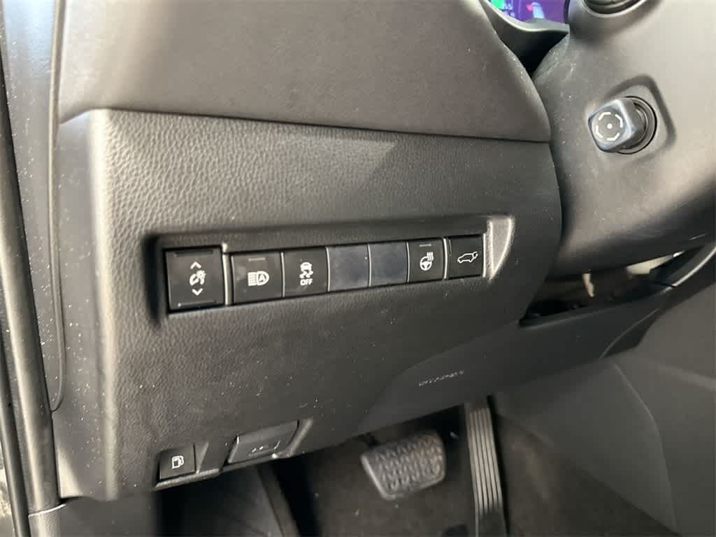 Thumbnail: 2021 Toyota Venza - 38