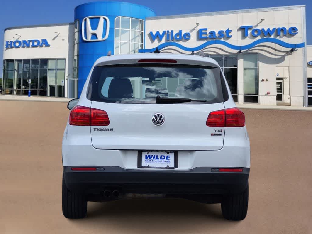 Thumbnail: 2017 Volkswagen Tiguan - 7