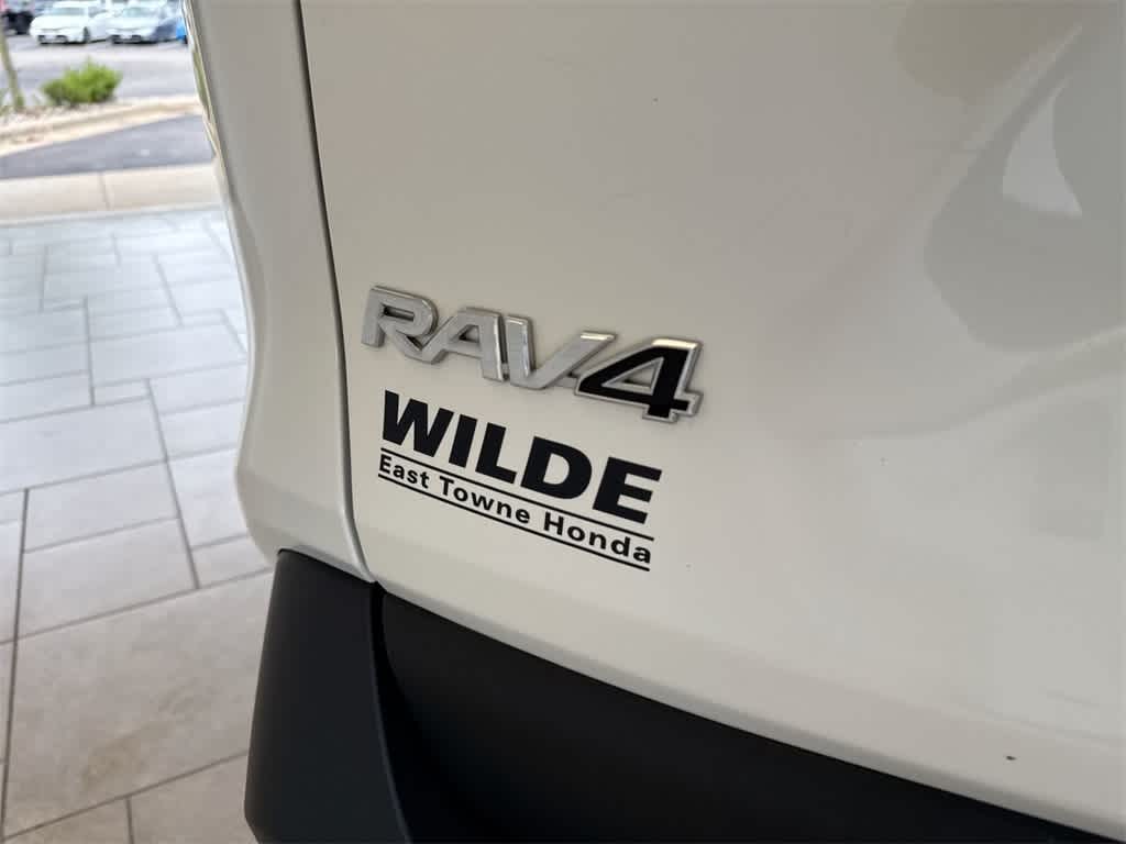 Thumbnail: 2022 Toyota RAV4 - 13