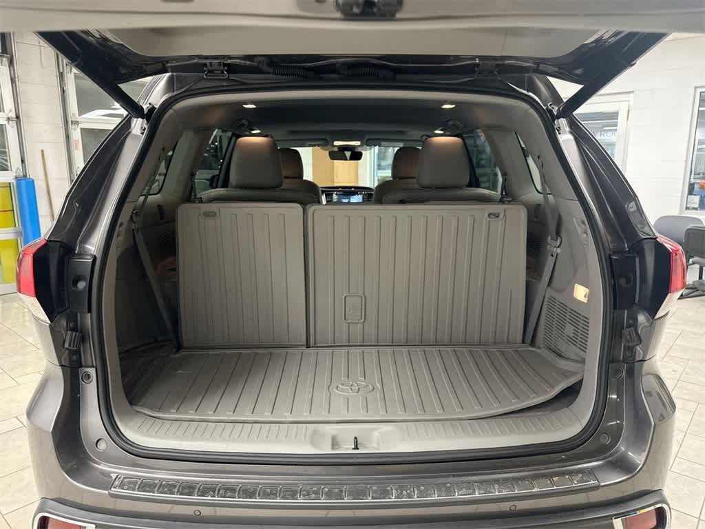 Thumbnail: 2018 Toyota Highlander - 37