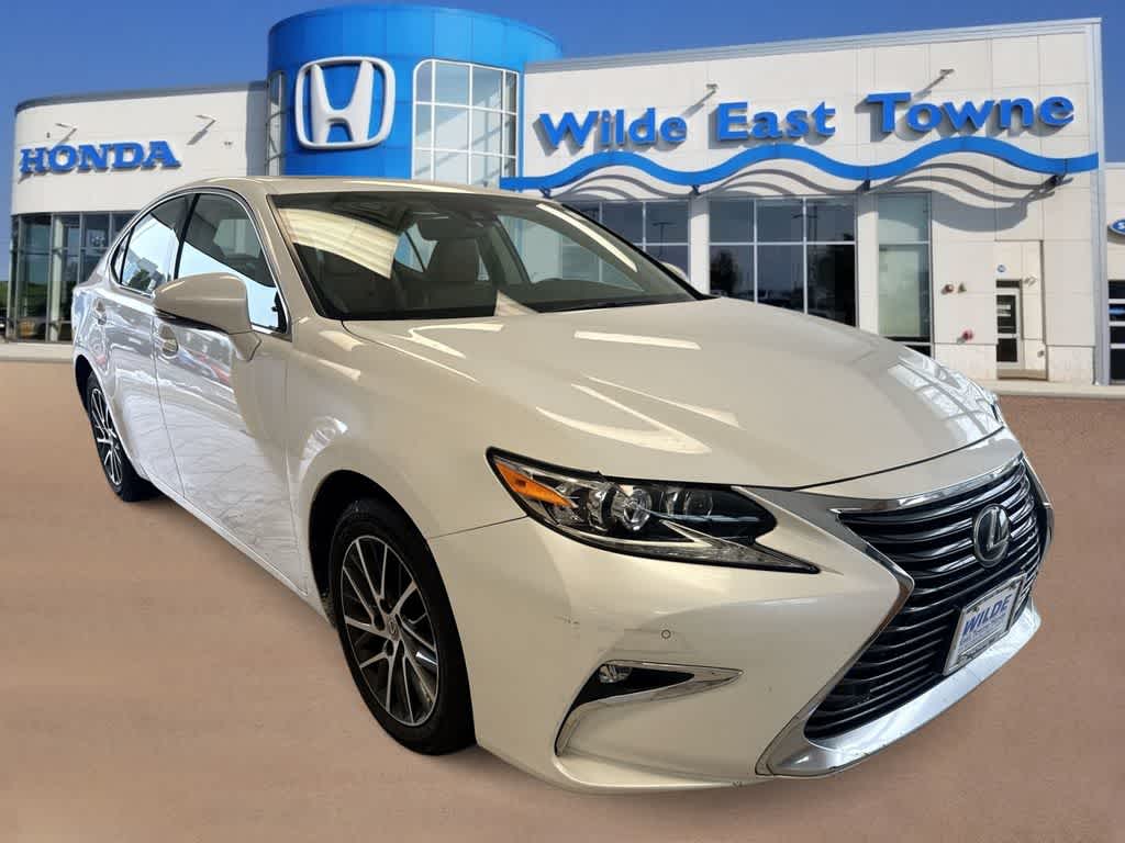 Thumbnail: 2018 Lexus ES - 2