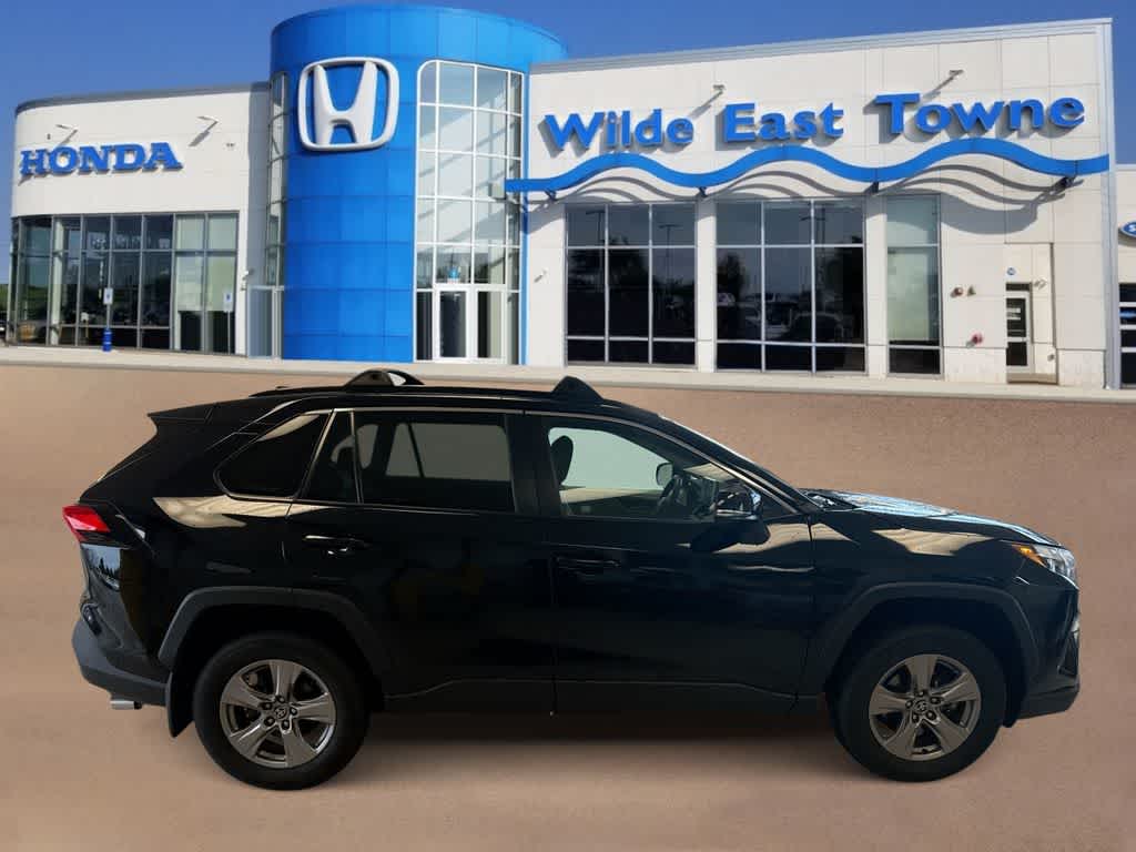 Thumbnail: 2022 Toyota RAV4 - 10