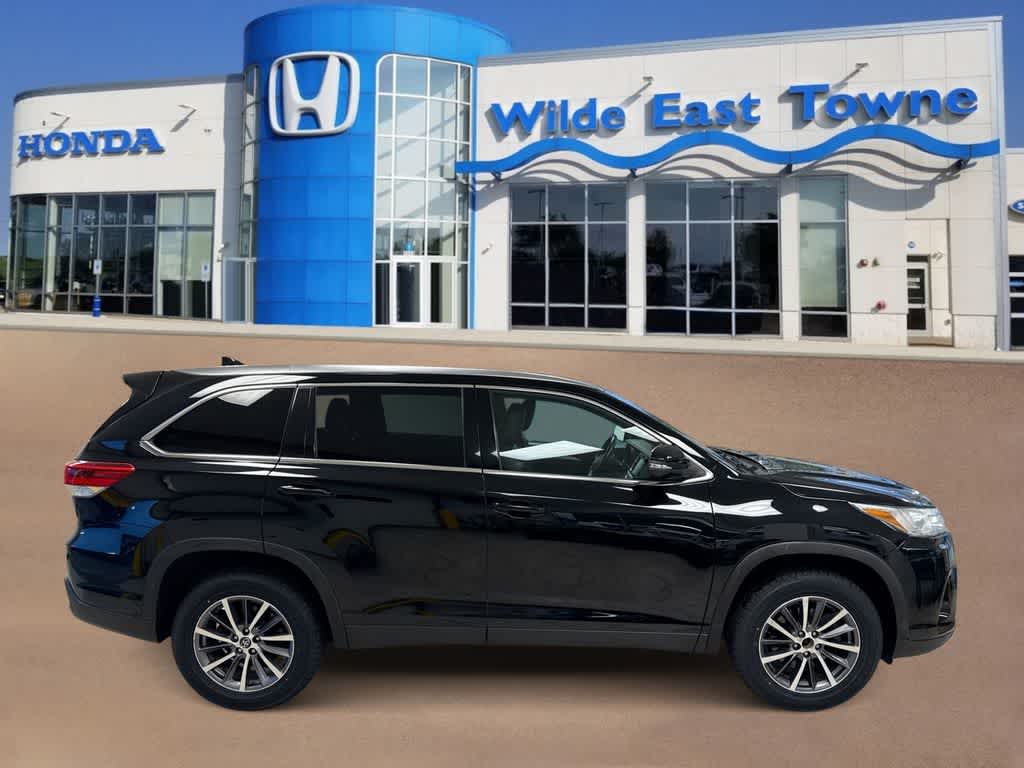Thumbnail: 2019 Toyota Highlander - 9
