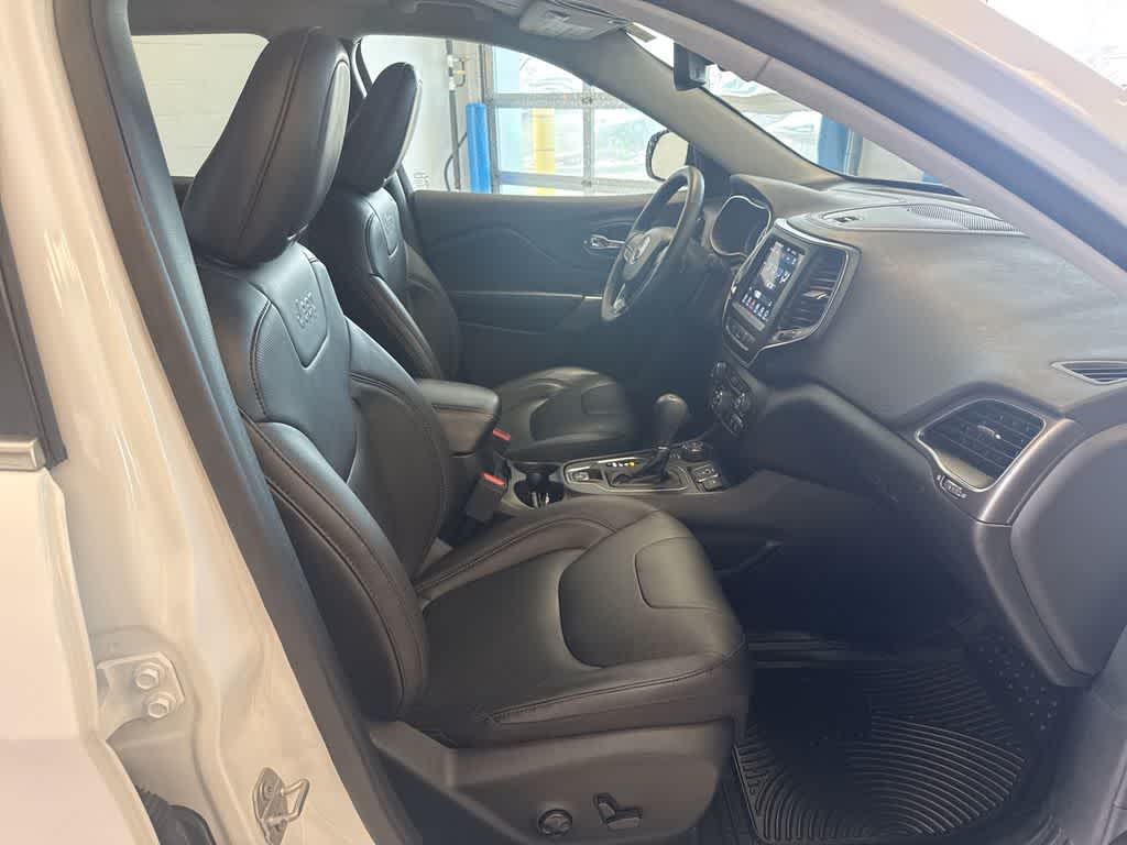 Thumbnail: 2021 Jeep Cherokee - 23