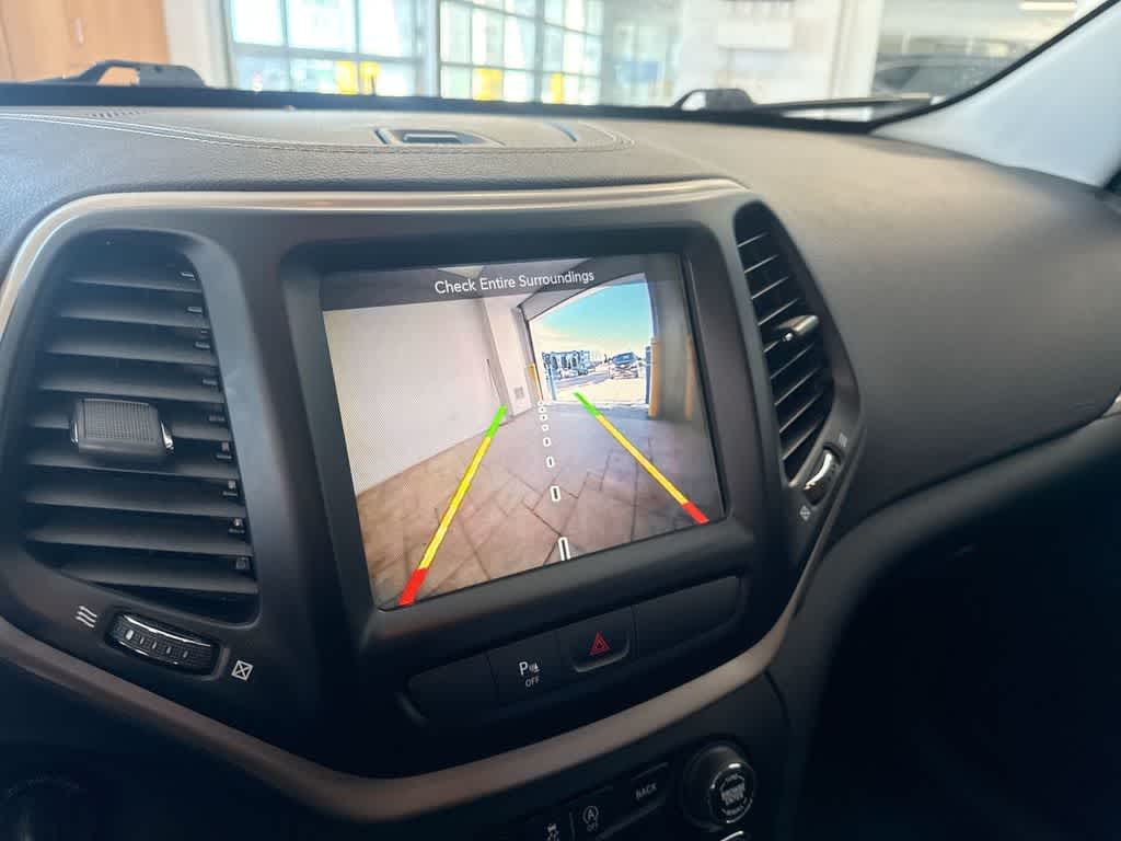 Thumbnail: 2017 Jeep Cherokee - 30