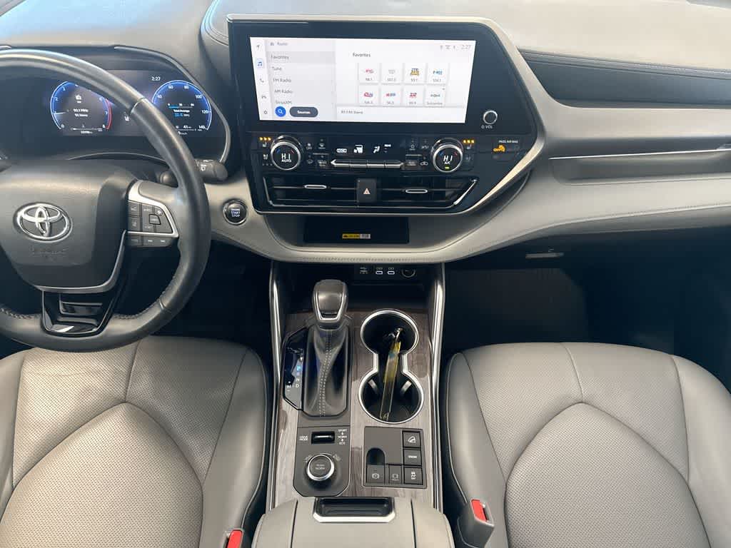 Thumbnail: 2023 Toyota Highlander - 30