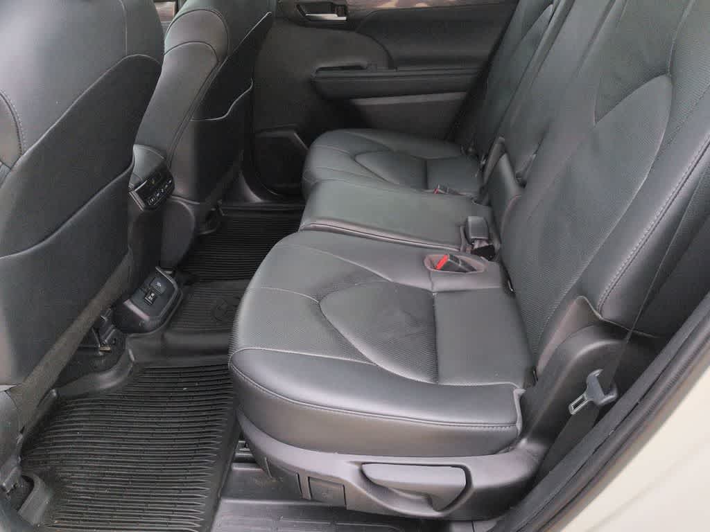 Thumbnail: 2020 Toyota Highlander - 20