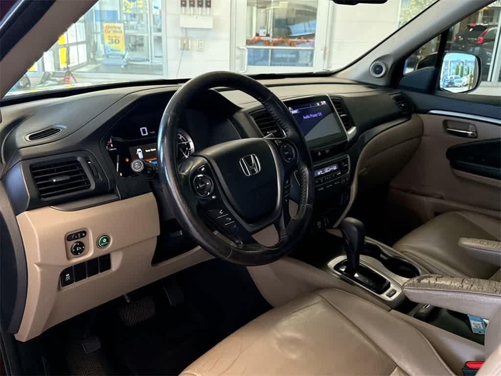 Thumbnail: 2017 Honda Pilot - 10