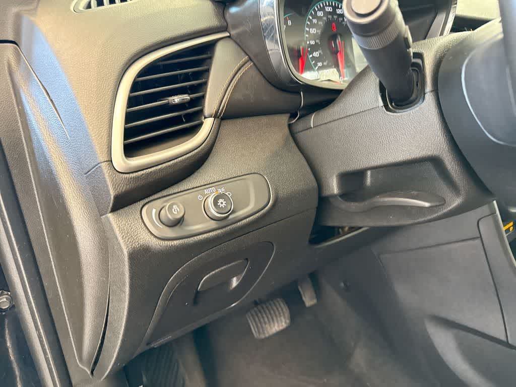 Thumbnail: 2018 Chevrolet Trax - 38