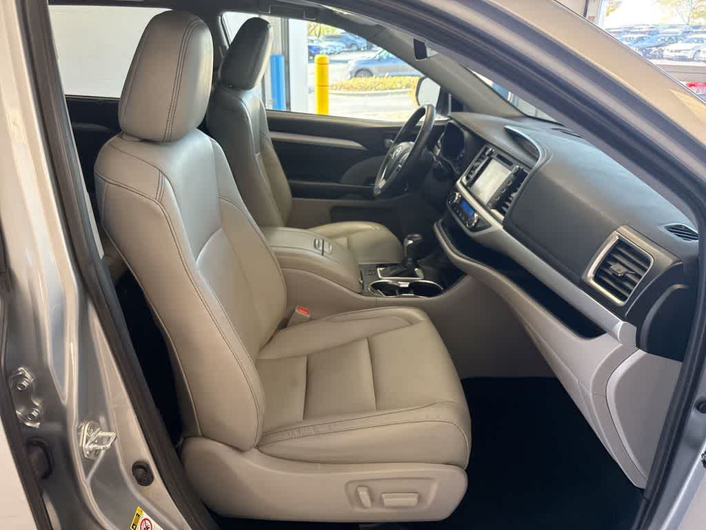 Thumbnail: 2019 Toyota Highlander - 24