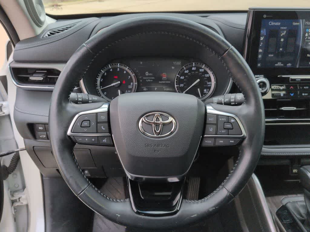 Thumbnail: 2020 Toyota Highlander - 25