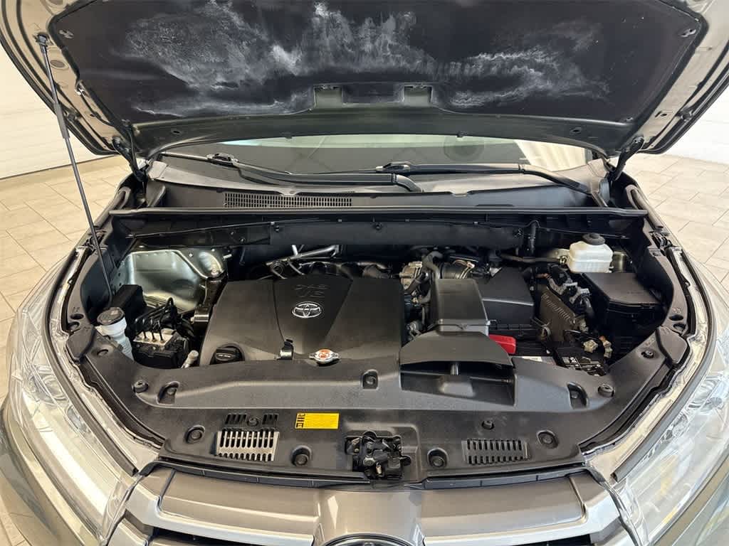 Thumbnail: 2019 Toyota Highlander - 15