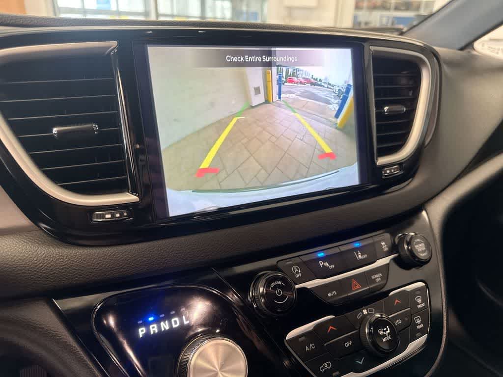 Thumbnail: 2025 Chrysler Pacifica - 31