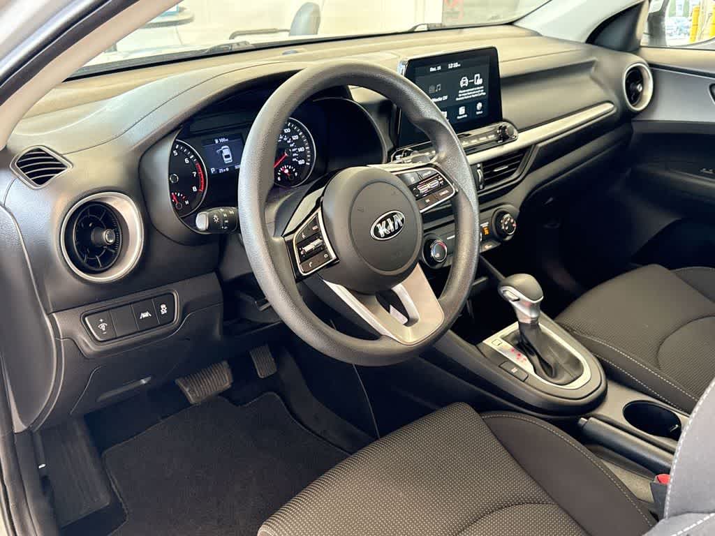 Thumbnail: 2020 Kia Forte - 10