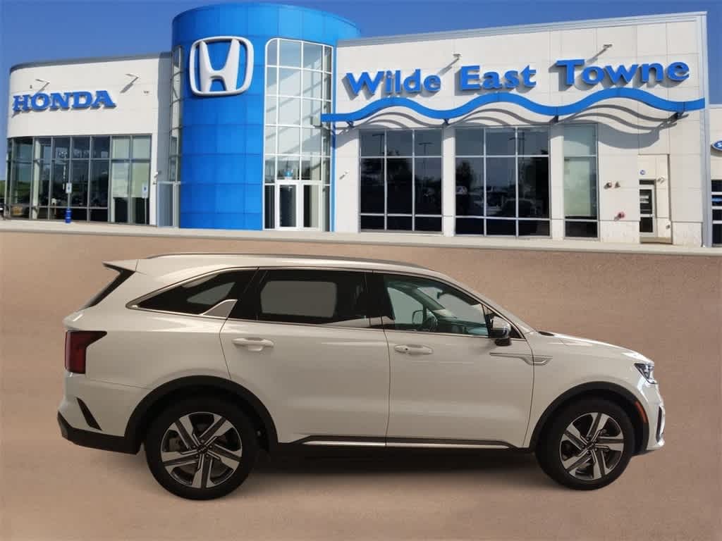 Used 2023 Kia Sorento SX Prestige Hybrid with VIN KNDRMDLG6P5139350 for sale in Madison, WI