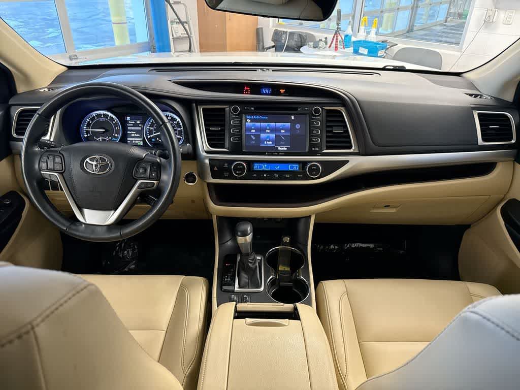 Thumbnail: 2019 Toyota Highlander - 18