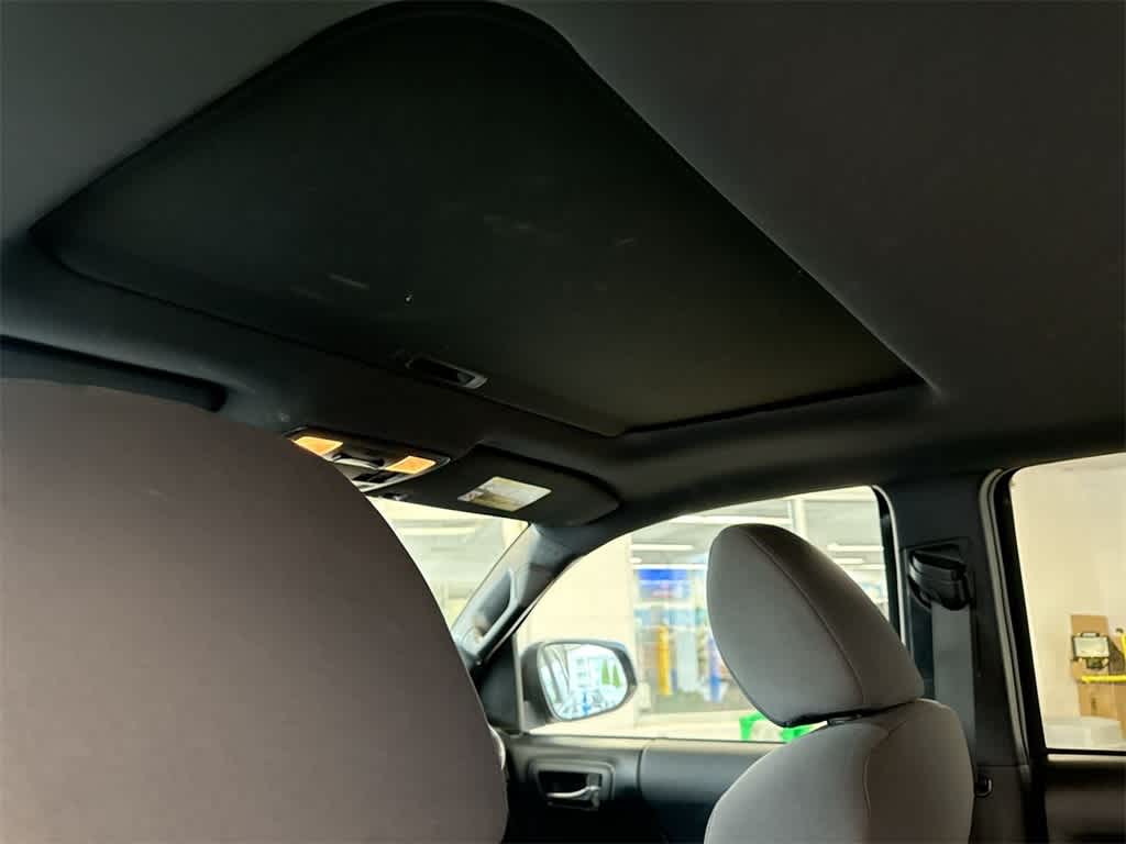 Thumbnail: 2017 Toyota Tacoma - 20